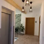 לינה וארוחת בוקר Laudach 3*